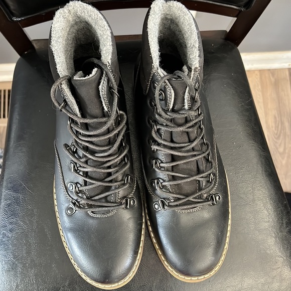 Boots - Picture 5 of 6